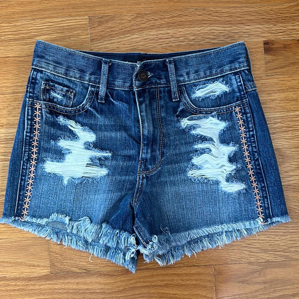 High Rise Distressed Hollister Jean Shorts Size 0 (24)